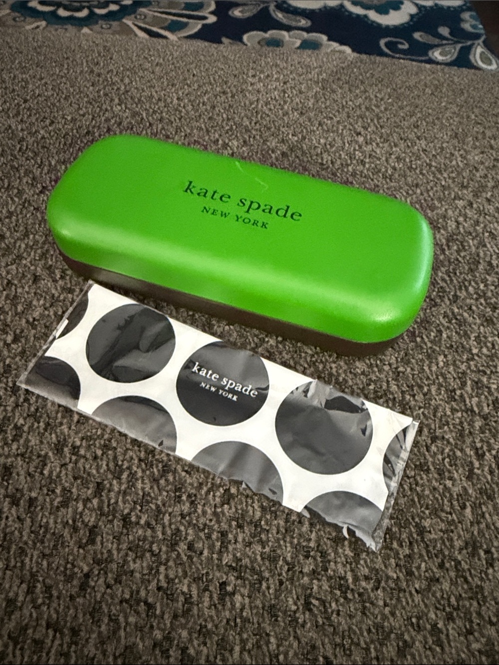 kate spade bright lime green hard sunglasses case with cleaning cloth